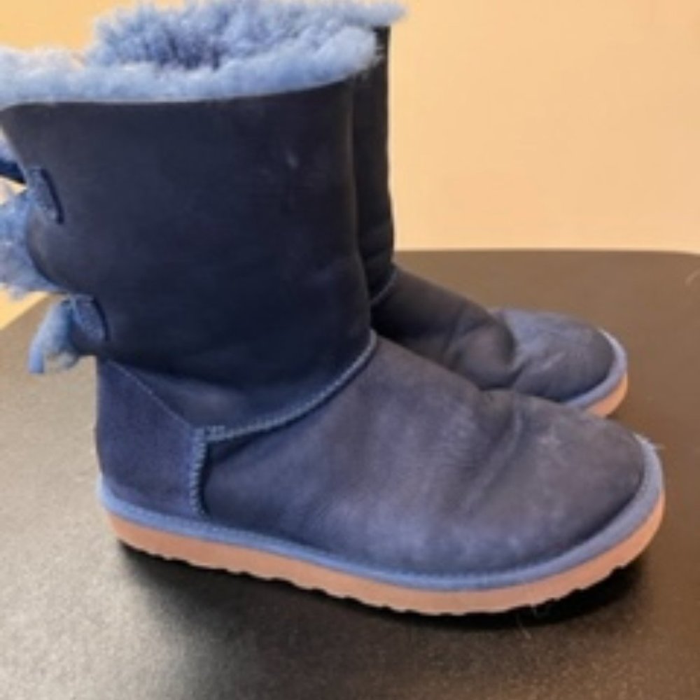 Ugg size 7 Blue Bailey boots